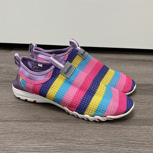 Fashion Casual Women’s casual striped colors breathable mesh sneakers size 7.5 - Picture 1 of 9